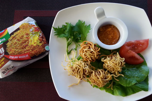 M&#236; Indomie Satay cuộn thịt vi&#234;n